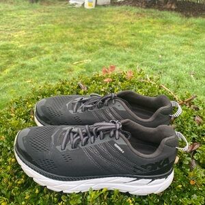 Hoka One One Clifton 6 Women’s Black Athletic Running Sneakers Size 9.5